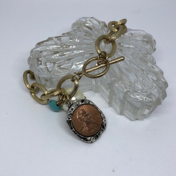 Vintage upcycled brushed gold tone bracelet with coin faux pearl/turquoise charm - Picture 1 of 3
